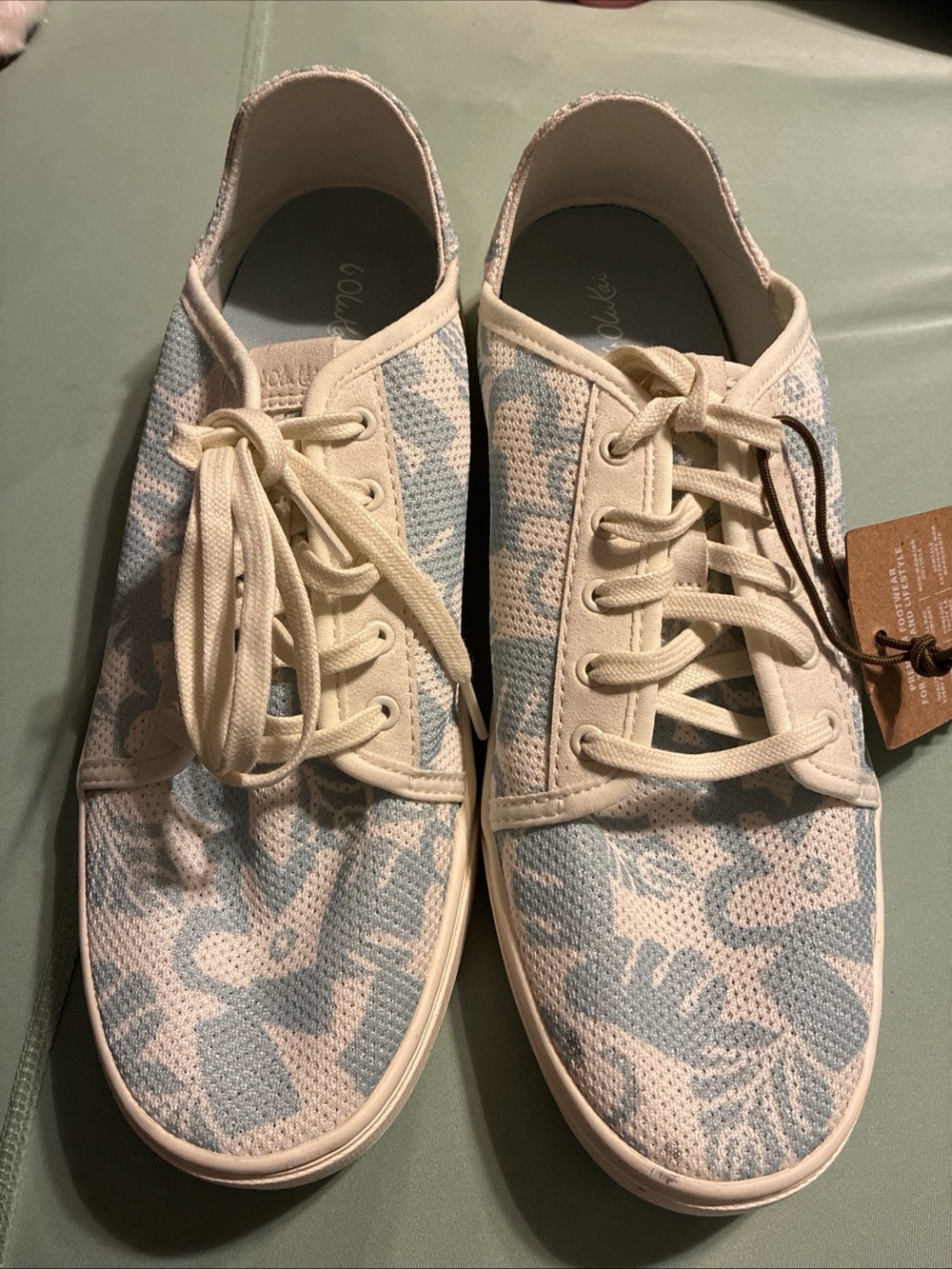 Olukai ladies aqua floral sneaker size 10
